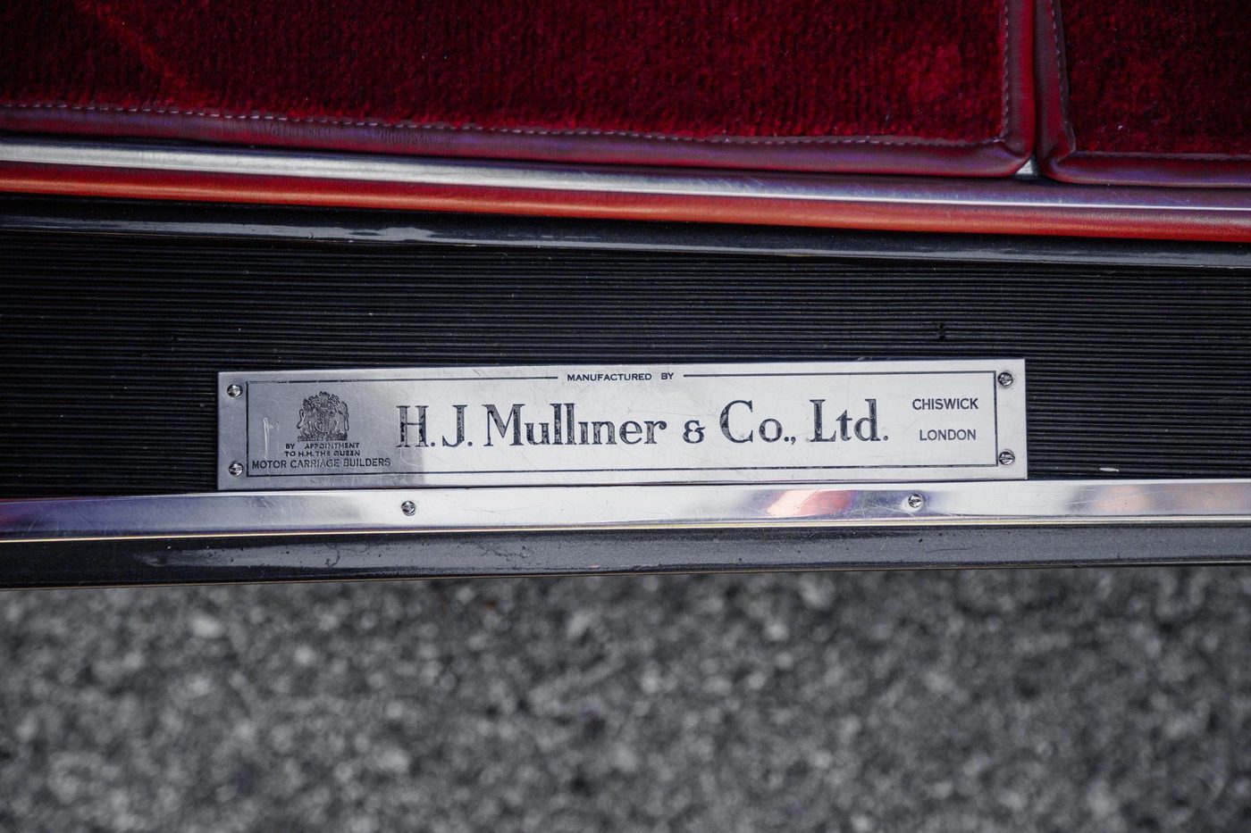 H.J. Mulliner coachbuilder's plate on chassis BC20LAR