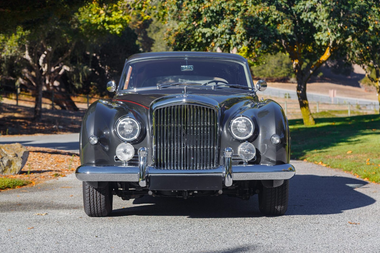 Bentley S2 Continental front view with chrome grille