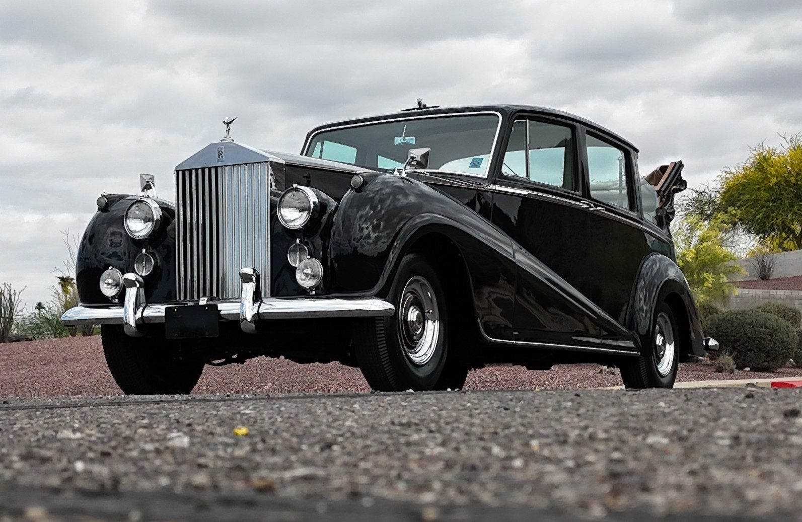 Rolls-Royce Silver Wraith front grille and Spirit of Ecstasy