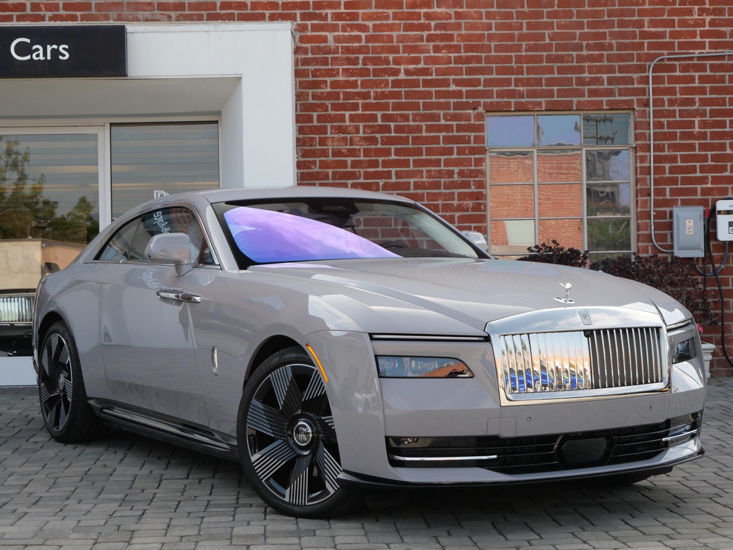 Rolls-Royce Spectre front with illuminated Pantheon grille