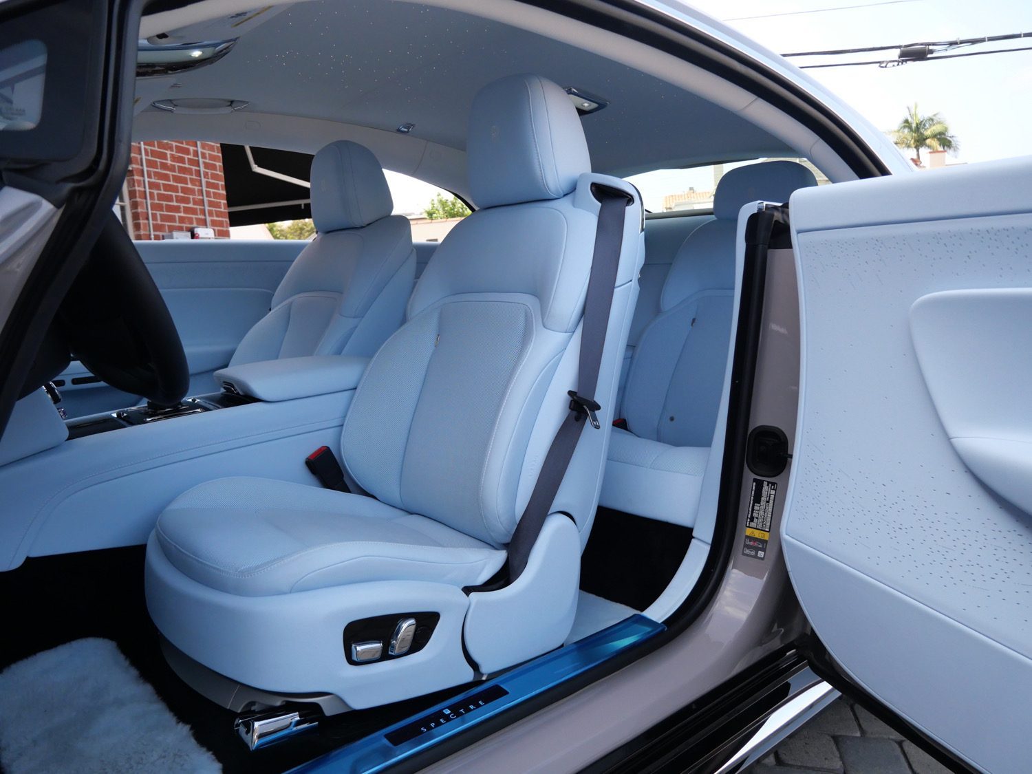 Rolls-Royce Spectre Charles Blue and Grace White interior